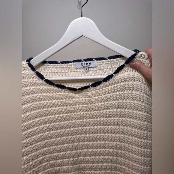 Grey Bandit Cropped Knit Sweater with Wide Sleeves - Picture 4 of 5